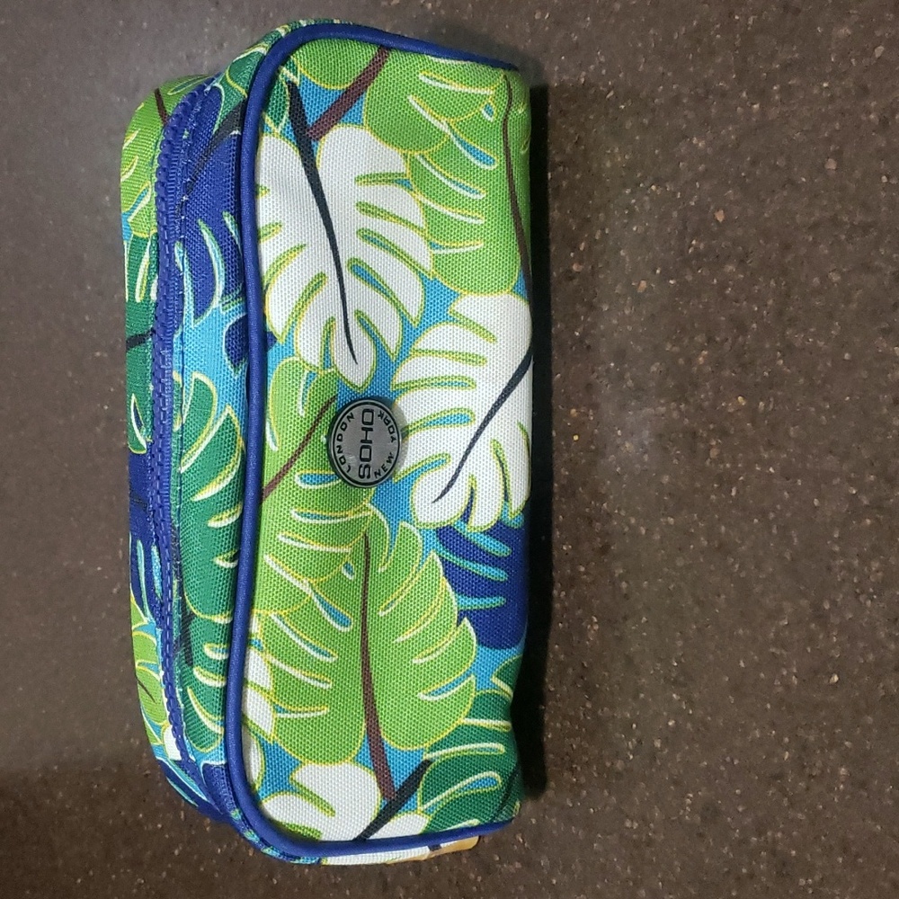 London SOHO New York Brand Blue Leaf Wallet Makeup Bag Zipper.